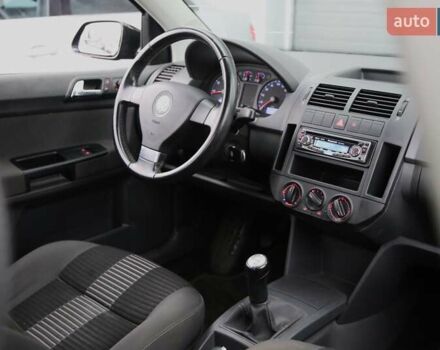 Черный Фольксваген Поло, объемом двигателя 1.4 л и пробегом 168 тыс. км за 5200 $, фото 14 на Automoto.ua