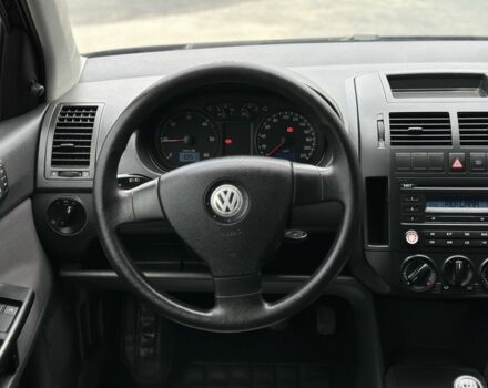 Черный Фольксваген Поло, объемом двигателя 1.4 л и пробегом 246 тыс. км за 4600 $, фото 17 на Automoto.ua