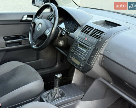 Черный Фольксваген Поло, объемом двигателя 1.4 л и пробегом 188 тыс. км за 4999 $, фото 35 на Automoto.ua