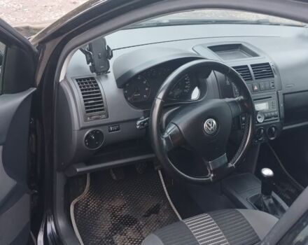 Черный Фольксваген Поло, объемом двигателя 1.2 л и пробегом 225 тыс. км за 4000 $, фото 4 на Automoto.ua