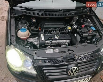 Черный Фольксваген Поло, объемом двигателя 1.4 л и пробегом 180 тыс. км за 4400 $, фото 8 на Automoto.ua