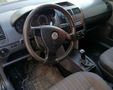 Чорний Фольксваген Поло, об'ємом двигуна 1.42 л та пробігом 302 тис. км за 4400 $, фото 7 на Automoto.ua
