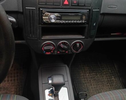 Черный Фольксваген Поло, объемом двигателя 1.4 л и пробегом 180 тыс. км за 4400 $, фото 7 на Automoto.ua