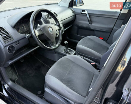 Черный Фольксваген Поло, объемом двигателя 1.4 л и пробегом 189 тыс. км за 5450 $, фото 25 на Automoto.ua