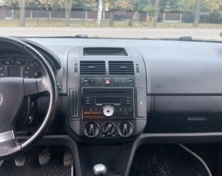 Черный Фольксваген Поло, объемом двигателя 1.2 л и пробегом 225 тыс. км за 4000 $, фото 5 на Automoto.ua