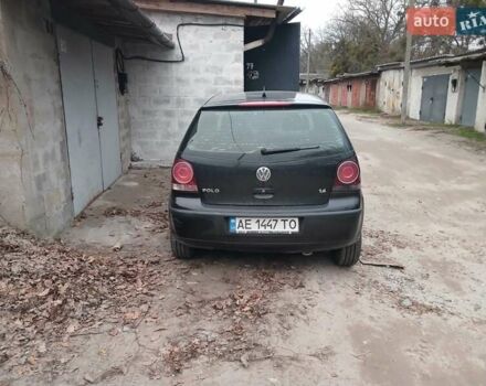 Черный Фольксваген Поло, объемом двигателя 1.4 л и пробегом 180 тыс. км за 4400 $, фото 2 на Automoto.ua