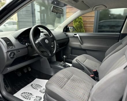 Черный Фольксваген Поло, объемом двигателя 1.4 л и пробегом 246 тыс. км за 4600 $, фото 13 на Automoto.ua