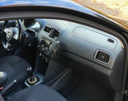 Черный Фольксваген Поло, объемом двигателя 1.2 л и пробегом 272 тыс. км за 6300 $, фото 7 на Automoto.ua