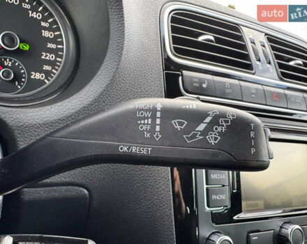 Черный Фольксваген Поло, объемом двигателя 1.4 л и пробегом 217 тыс. км за 9650 $, фото 47 на Automoto.ua