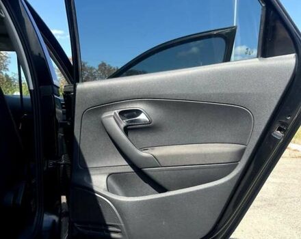 Черный Фольксваген Поло, объемом двигателя 1.6 л и пробегом 200 тыс. км за 7500 $, фото 6 на Automoto.ua