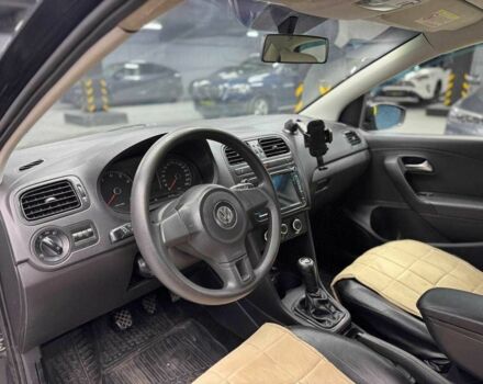 Черный Фольксваген Поло, объемом двигателя 1.6 л и пробегом 226 тыс. км за 7500 $, фото 7 на Automoto.ua