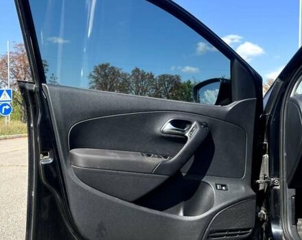 Черный Фольксваген Поло, объемом двигателя 1.6 л и пробегом 200 тыс. км за 7500 $, фото 11 на Automoto.ua