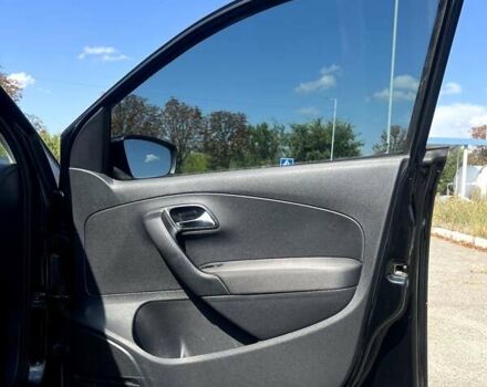 Черный Фольксваген Поло, объемом двигателя 1.6 л и пробегом 200 тыс. км за 7500 $, фото 28 на Automoto.ua