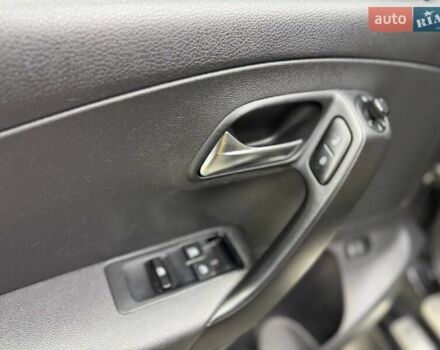 Черный Фольксваген Поло, объемом двигателя 1.6 л и пробегом 226 тыс. км за 7500 $, фото 6 на Automoto.ua