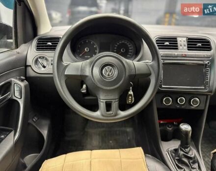Черный Фольксваген Поло, объемом двигателя 1.6 л и пробегом 226 тыс. км за 7500 $, фото 11 на Automoto.ua