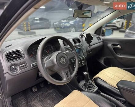 Черный Фольксваген Поло, объемом двигателя 1.6 л и пробегом 226 тыс. км за 7500 $, фото 7 на Automoto.ua