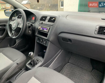 Черный Фольксваген Поло, объемом двигателя 1.6 л и пробегом 275 тыс. км за 5900 $, фото 14 на Automoto.ua