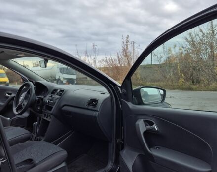 Черный Фольксваген Поло, объемом двигателя 1.6 л и пробегом 181 тыс. км за 6600 $, фото 6 на Automoto.ua