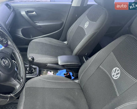 Черный Фольксваген Поло, объемом двигателя 1.6 л и пробегом 153 тыс. км за 6500 $, фото 6 на Automoto.ua