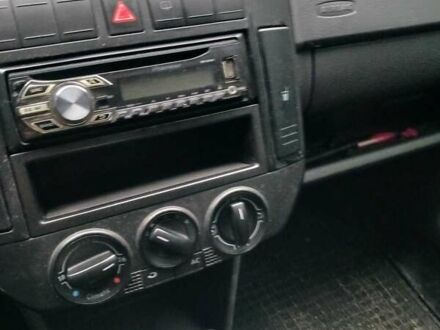 Черный Фольксваген Поло, объемом двигателя 1.4 л и пробегом 180 тыс. км за 4400 $, фото 1 на Automoto.ua