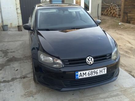 Черный Фольксваген Поло, объемом двигателя 1.2 л и пробегом 240 тыс. км за 4100 $, фото 1 на Automoto.ua