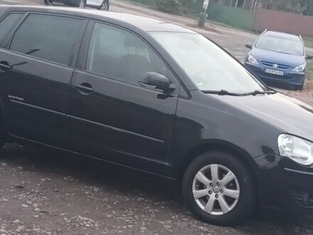 Черный Фольксваген Поло, объемом двигателя 1.2 л и пробегом 225 тыс. км за 4000 $, фото 1 на Automoto.ua