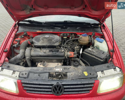 Червоний Фольксваген Поло, об'ємом двигуна 1.3 л та пробігом 200 тис. км за 2200 $, фото 15 на Automoto.ua