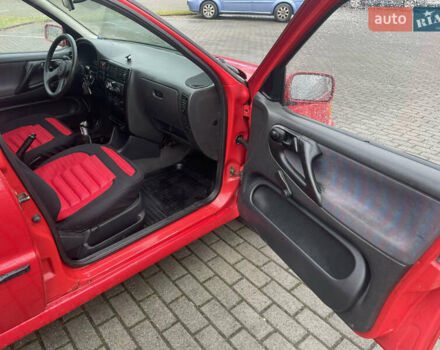 Червоний Фольксваген Поло, об'ємом двигуна 1.3 л та пробігом 200 тис. км за 2200 $, фото 12 на Automoto.ua