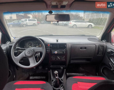 Червоний Фольксваген Поло, об'ємом двигуна 1.3 л та пробігом 200 тис. км за 2200 $, фото 8 на Automoto.ua