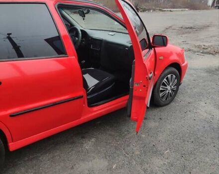 Красный Фольксваген Поло, объемом двигателя 1 л и пробегом 286 тыс. км за 1900 $, фото 4 на Automoto.ua