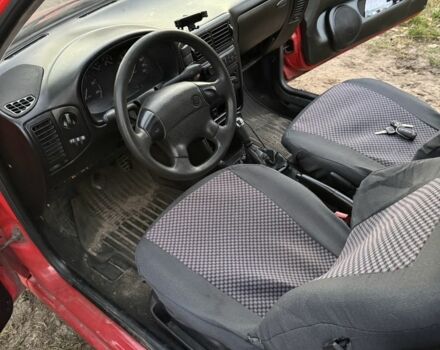 Червоний Фольксваген Поло, об'ємом двигуна 1.4 л та пробігом 266 тис. км за 1500 $, фото 6 на Automoto.ua