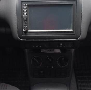 Красный Фольксваген Поло, объемом двигателя 1.4 л и пробегом 277 тыс. км за 3800 $, фото 20 на Automoto.ua