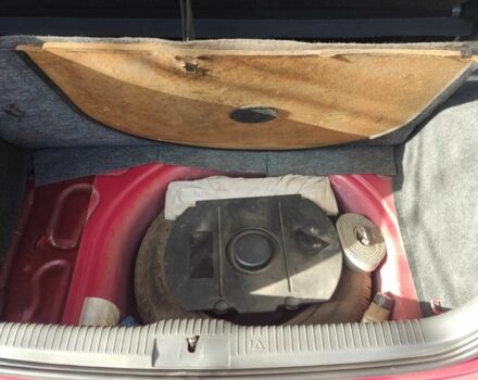 Красный Фольксваген Поло, объемом двигателя 1.4 л и пробегом 160 тыс. км за 5000 $, фото 14 на Automoto.ua