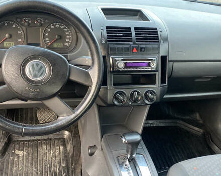 Красный Фольксваген Поло, объемом двигателя 1.4 л и пробегом 232 тыс. км за 3650 $, фото 6 на Automoto.ua