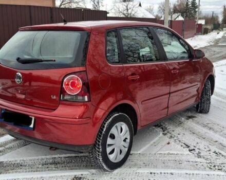 Красный Фольксваген Поло, объемом двигателя 1.4 л и пробегом 225 тыс. км за 4100 $, фото 3 на Automoto.ua