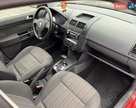 Червоний Фольксваген Поло, об'ємом двигуна 1.4 л та пробігом 180 тис. км за 6000 $, фото 13 на Automoto.ua