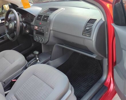 Красный Фольксваген Поло, объемом двигателя 1.4 л и пробегом 240 тыс. км за 4950 $, фото 10 на Automoto.ua