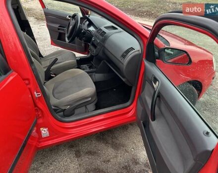 Красный Фольксваген Поло, объемом двигателя 1.4 л и пробегом 202 тыс. км за 4900 $, фото 9 на Automoto.ua