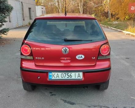 Красный Фольксваген Поло, объемом двигателя 1.4 л и пробегом 240 тыс. км за 4950 $, фото 2 на Automoto.ua