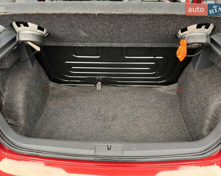 Червоний Фольксваген Поло, об'ємом двигуна 1.4 л та пробігом 180 тис. км за 6000 $, фото 23 на Automoto.ua