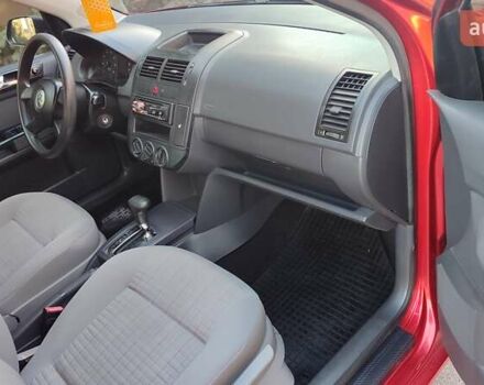 Красный Фольксваген Поло, объемом двигателя 1.4 л и пробегом 240 тыс. км за 4950 $, фото 12 на Automoto.ua