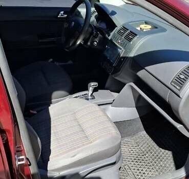 Червоний Фольксваген Поло, об'ємом двигуна 1.4 л та пробігом 202 тис. км за 5699 $, фото 2 на Automoto.ua