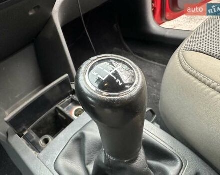 Красный Фольксваген Поло, объемом двигателя 1.4 л и пробегом 202 тыс. км за 4900 $, фото 6 на Automoto.ua