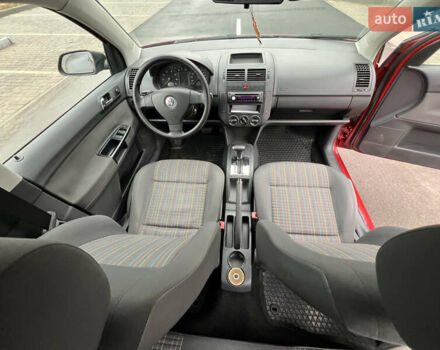 Червоний Фольксваген Поло, об'ємом двигуна 1.4 л та пробігом 180 тис. км за 6000 $, фото 18 на Automoto.ua