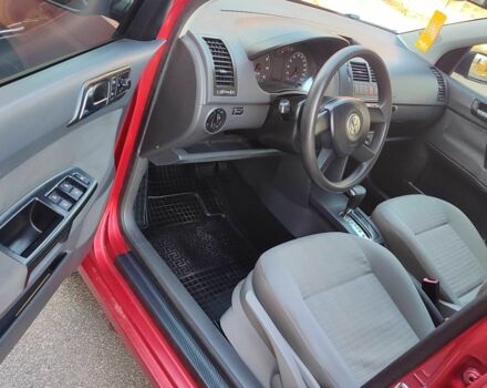 Красный Фольксваген Поло, объемом двигателя 1.4 л и пробегом 240 тыс. км за 4950 $, фото 14 на Automoto.ua