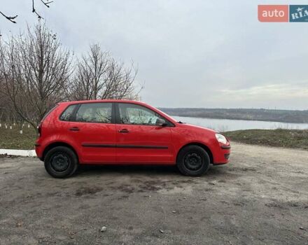 Красный Фольксваген Поло, объемом двигателя 1.4 л и пробегом 202 тыс. км за 4900 $, фото 1 на Automoto.ua