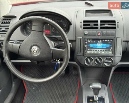 Красный Фольксваген Поло, объемом двигателя 1.39 л и пробегом 109 тыс. км за 6000 $, фото 9 на Automoto.ua