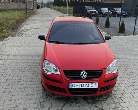 Красный Фольксваген Поло, объемом двигателя 1.2 л и пробегом 165 тыс. км за 3900 $, фото 1 на Automoto.ua
