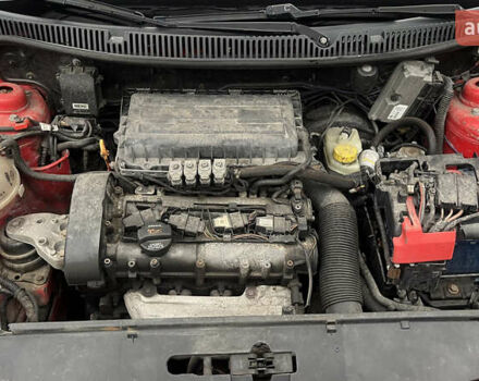 Красный Фольксваген Поло, объемом двигателя 1.4 л и пробегом 200 тыс. км за 4500 $, фото 21 на Automoto.ua