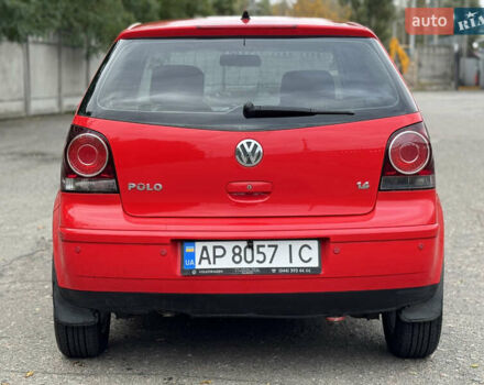Красный Фольксваген Поло, объемом двигателя 1.39 л и пробегом 109 тыс. км за 6000 $, фото 4 на Automoto.ua